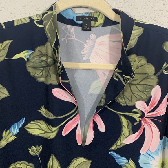 Ann Taylor Navy Floral Flutter Sleeve Open Mandarin Collar Pull-Over Blouse sz M - Picture 6 of 13